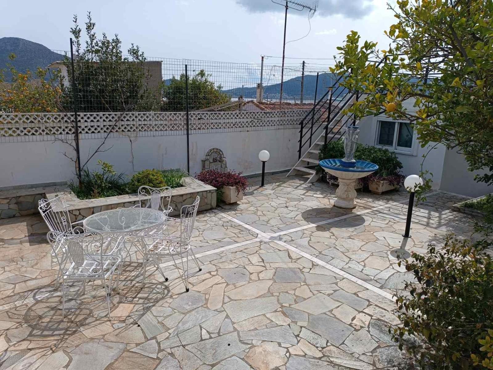 Oli's Sea House Salamina